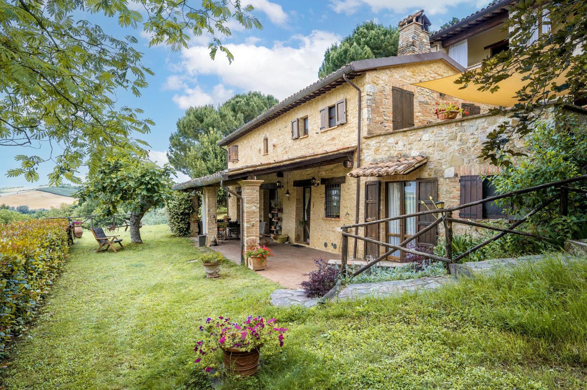 Agriturismo Bio Tra Cielo E Terra Frontignano Exterior photo